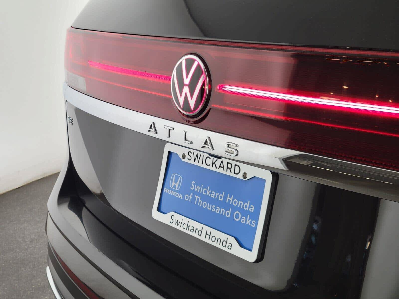Used 2025 Volkswagen Atlas SE AWD/4WD image 14