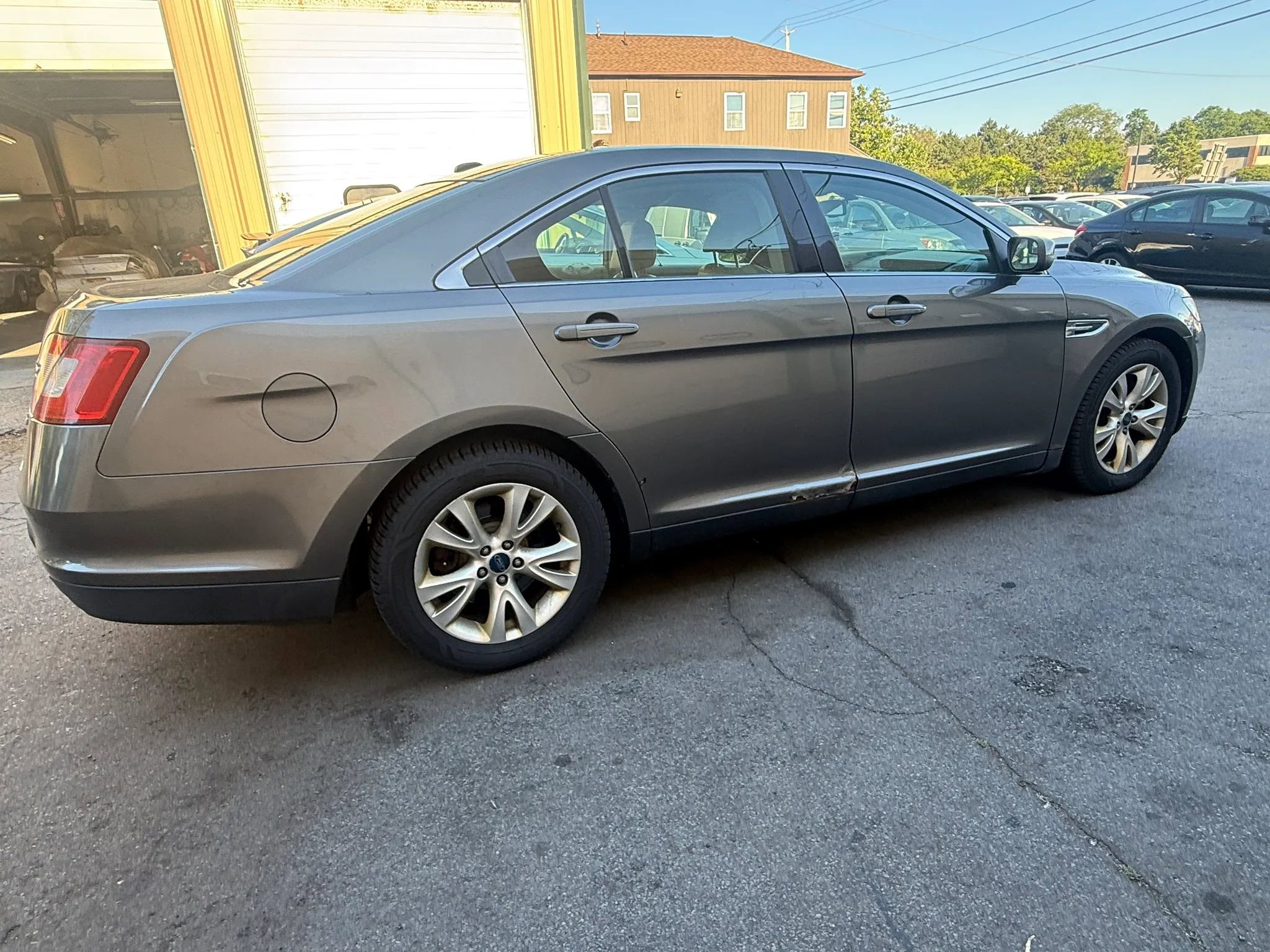 Used 2012 Ford Taurus SEL AWD/4WD image 4