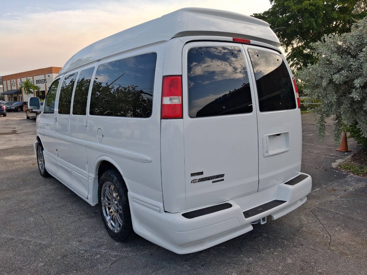 Used 2012 Chevrolet Express 1500 RWD image 8