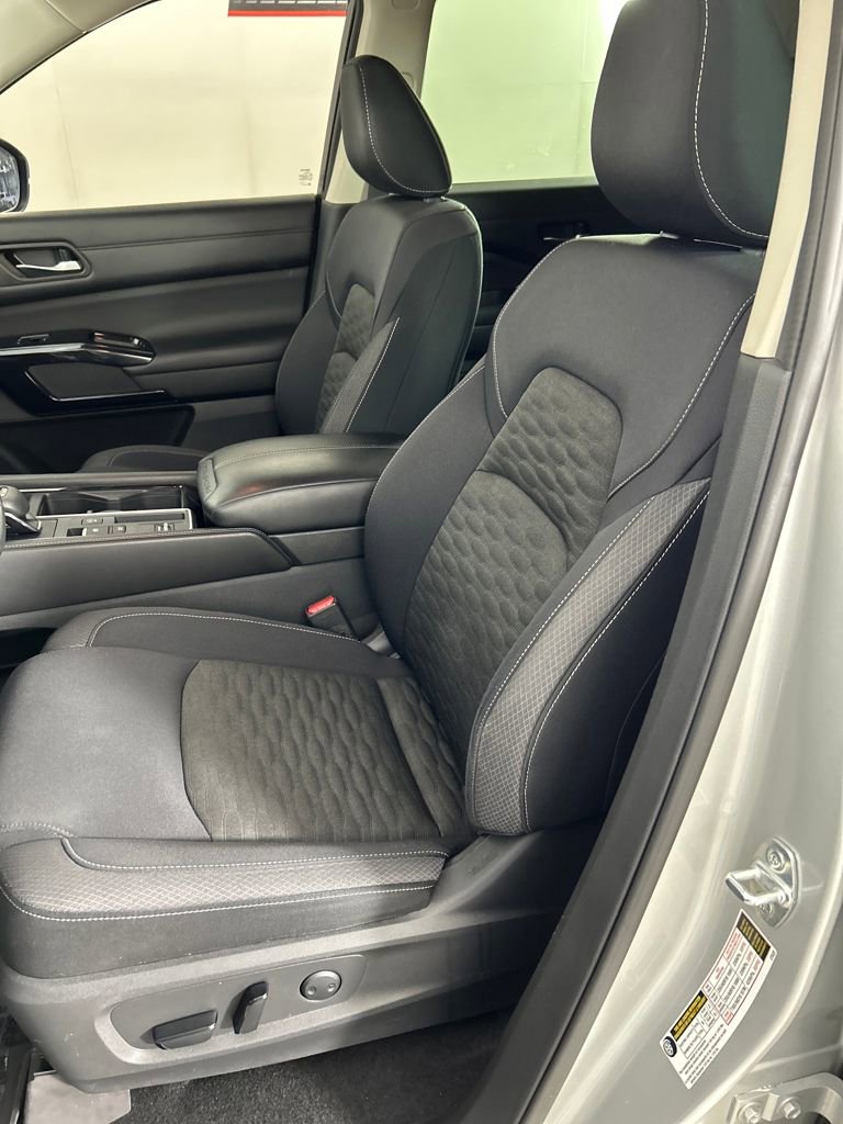 Used 2022 Nissan Pathfinder SV w/ SV Black Package image 12