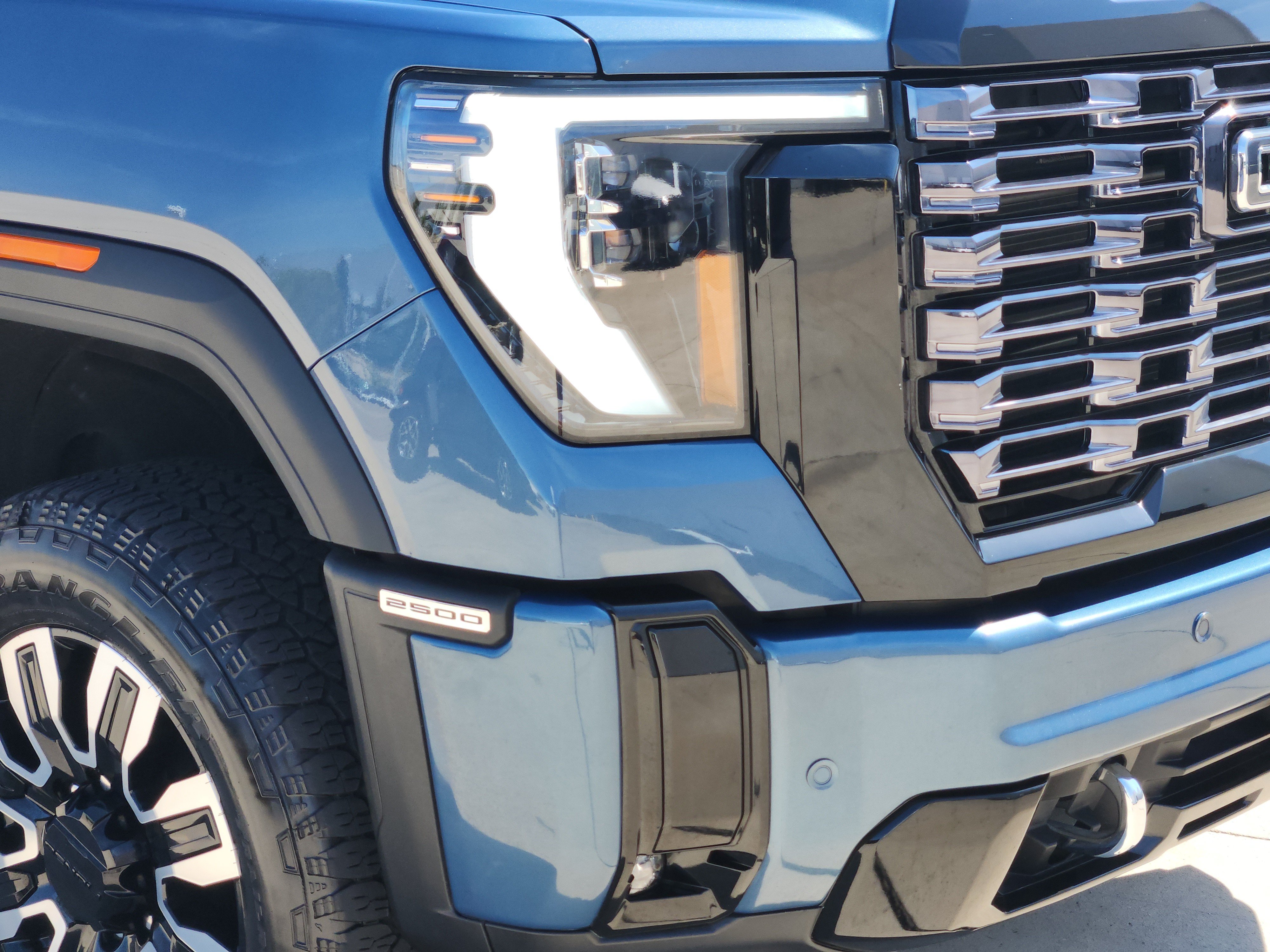 Used 2025 GMC Sierra 2500 Denali Ultimate AWD/4WD image 7