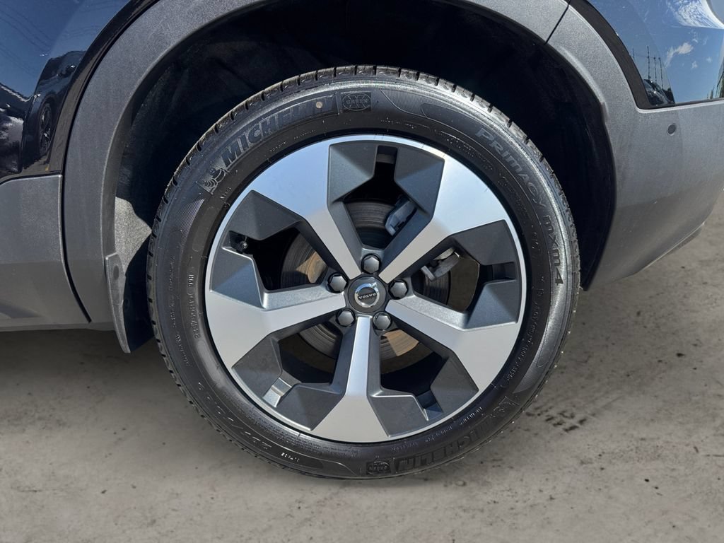 Used 2026 Volvo XC40 B5 Plus AWD/4WD image 9