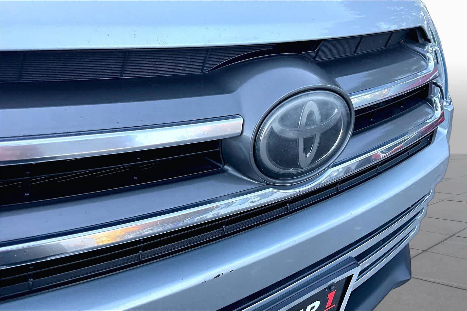 Certified 2018 Toyota Highlander Limited AWD/4WD image 29
