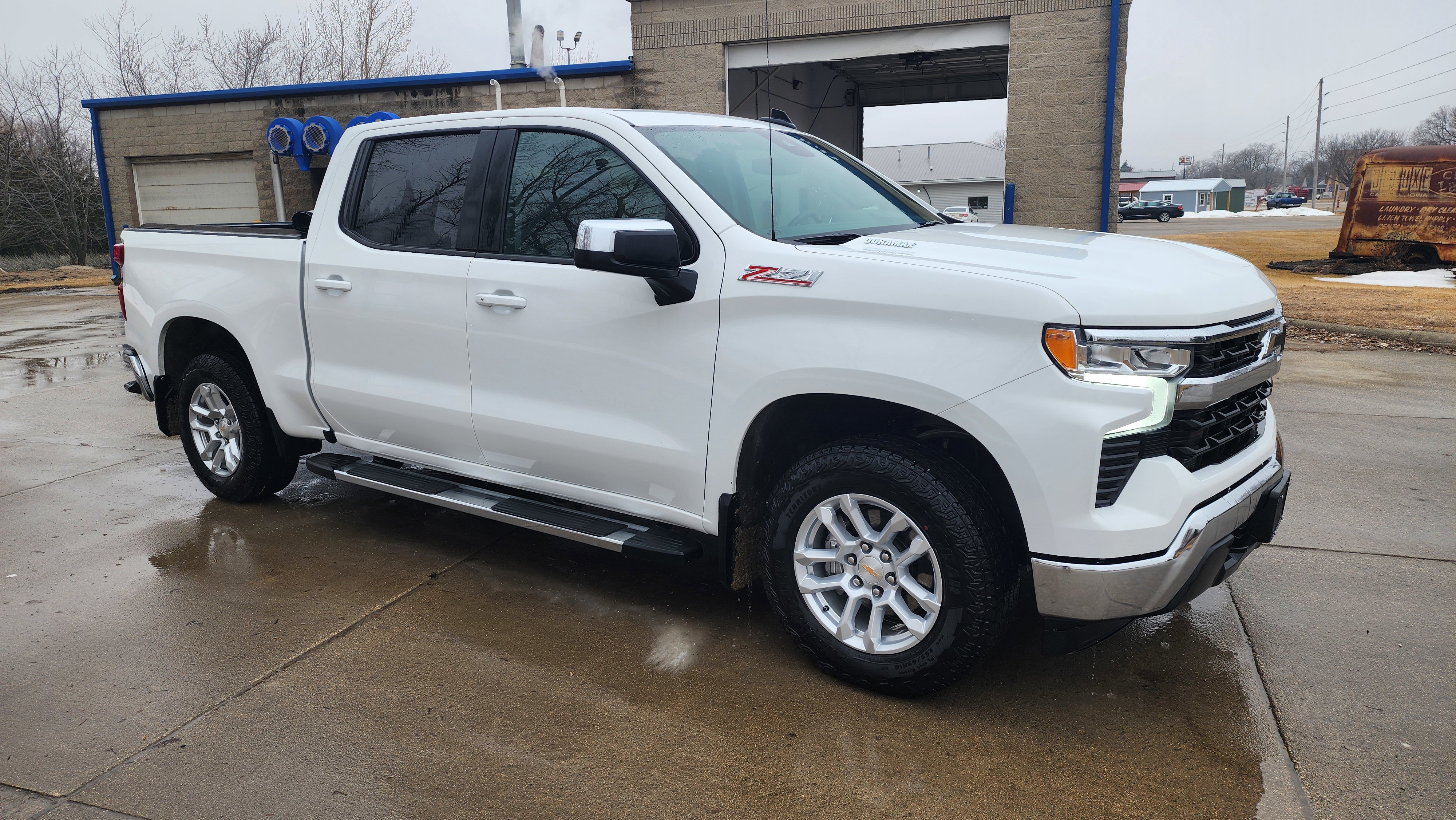 Certified 2025 Chevrolet Silverado 1500 LT image 3