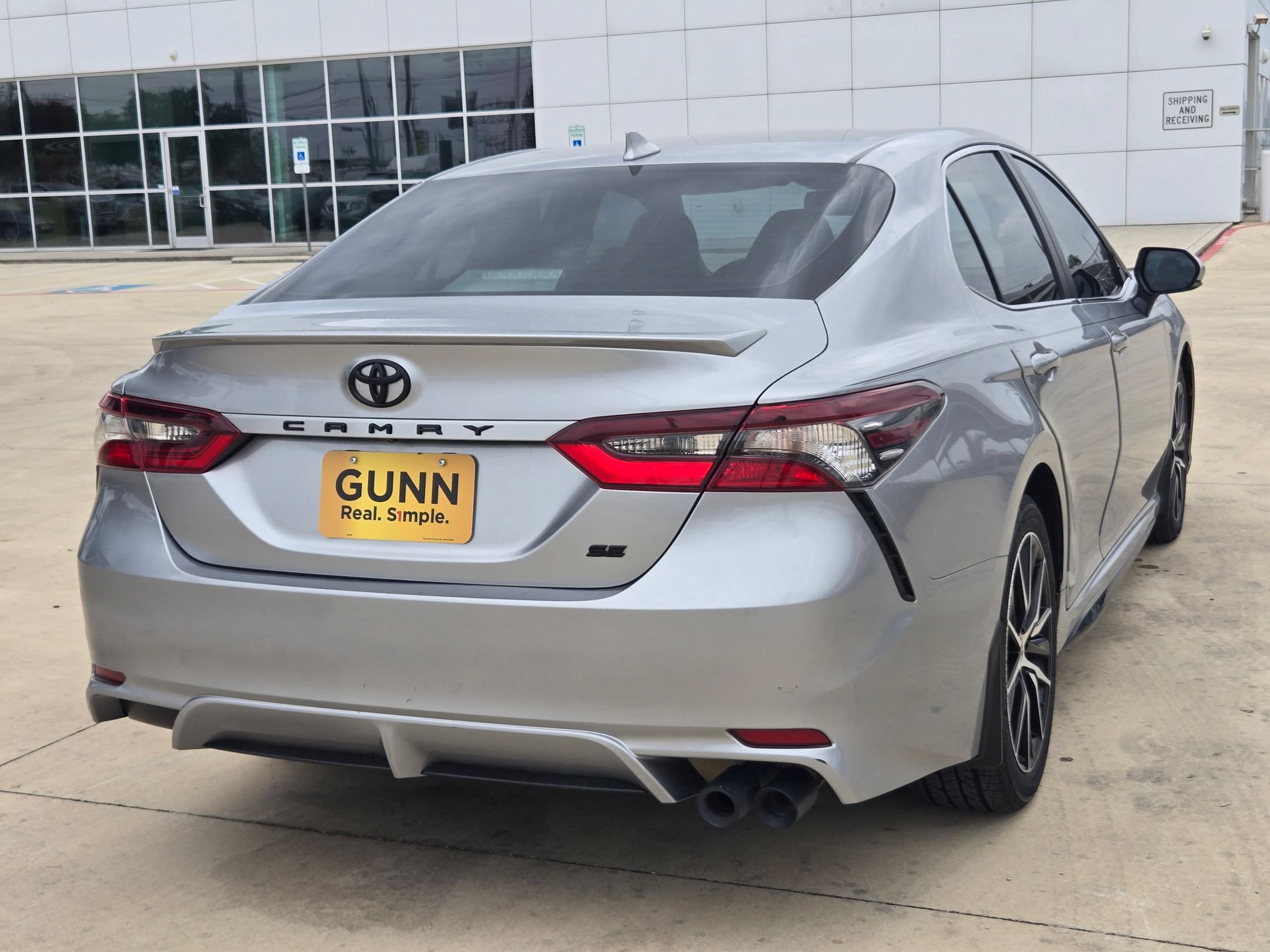 Used 2024 Toyota Camry SE w/ Convenience Package FWD image 7