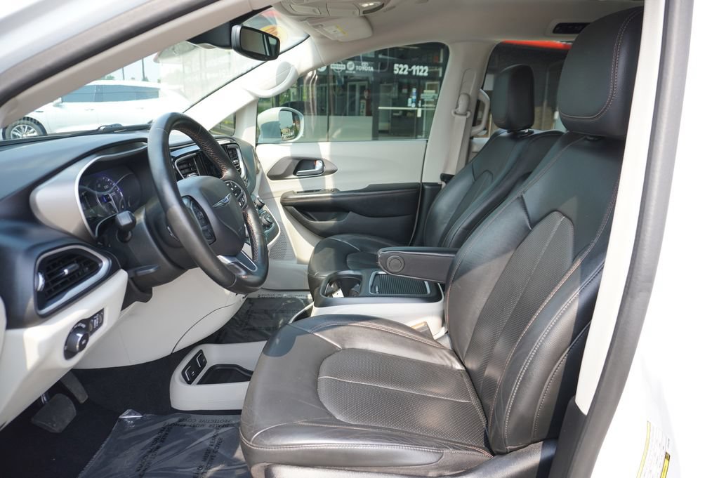 Used 2020 Chrysler Pacifica Touring-L Plus w/ Tire & Wheel Group FWD image 25