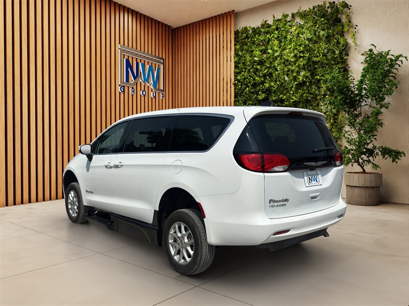 Used 2022 Chrysler Voyager LX FWD image 51