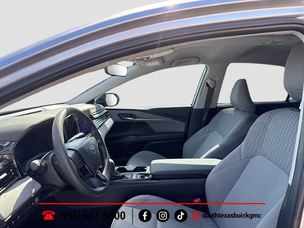 Used 2025 Toyota Camry LE w/ Convenience Package FWD image 11