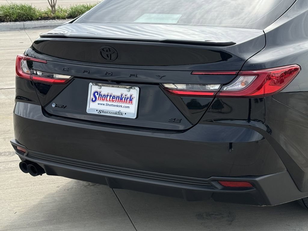 Used 2025 Toyota Camry SE FWD image 6