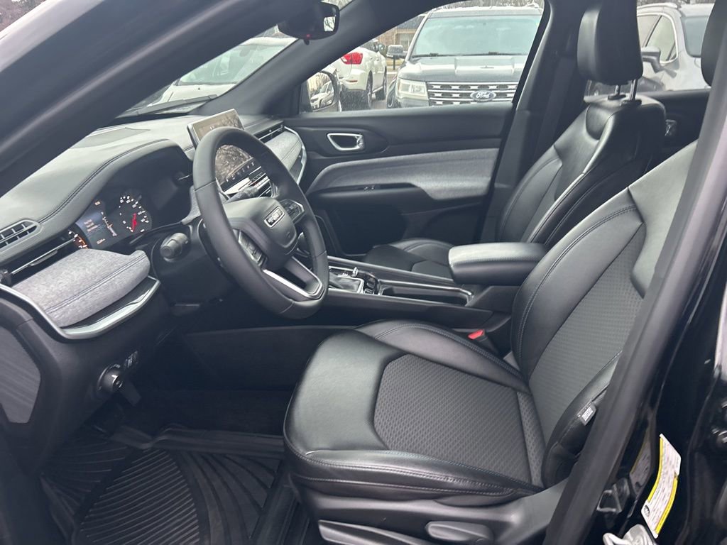 Used 2024 Jeep Compass Latitude image 14