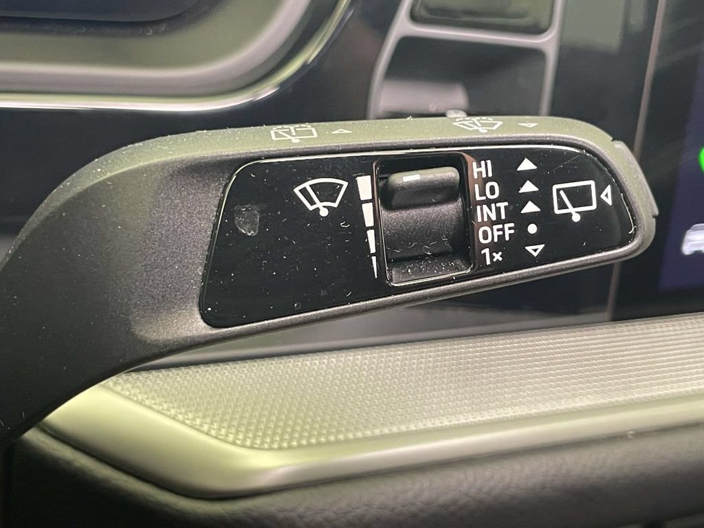 Certified 2025 Porsche Cayenne AWD/4WD image 41