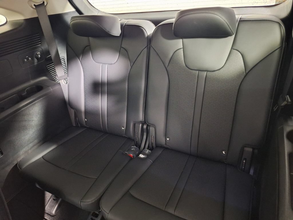 Used 2022 Kia Sorento EX w/ Panoramic Sunroof Package AWD/4WD image 11