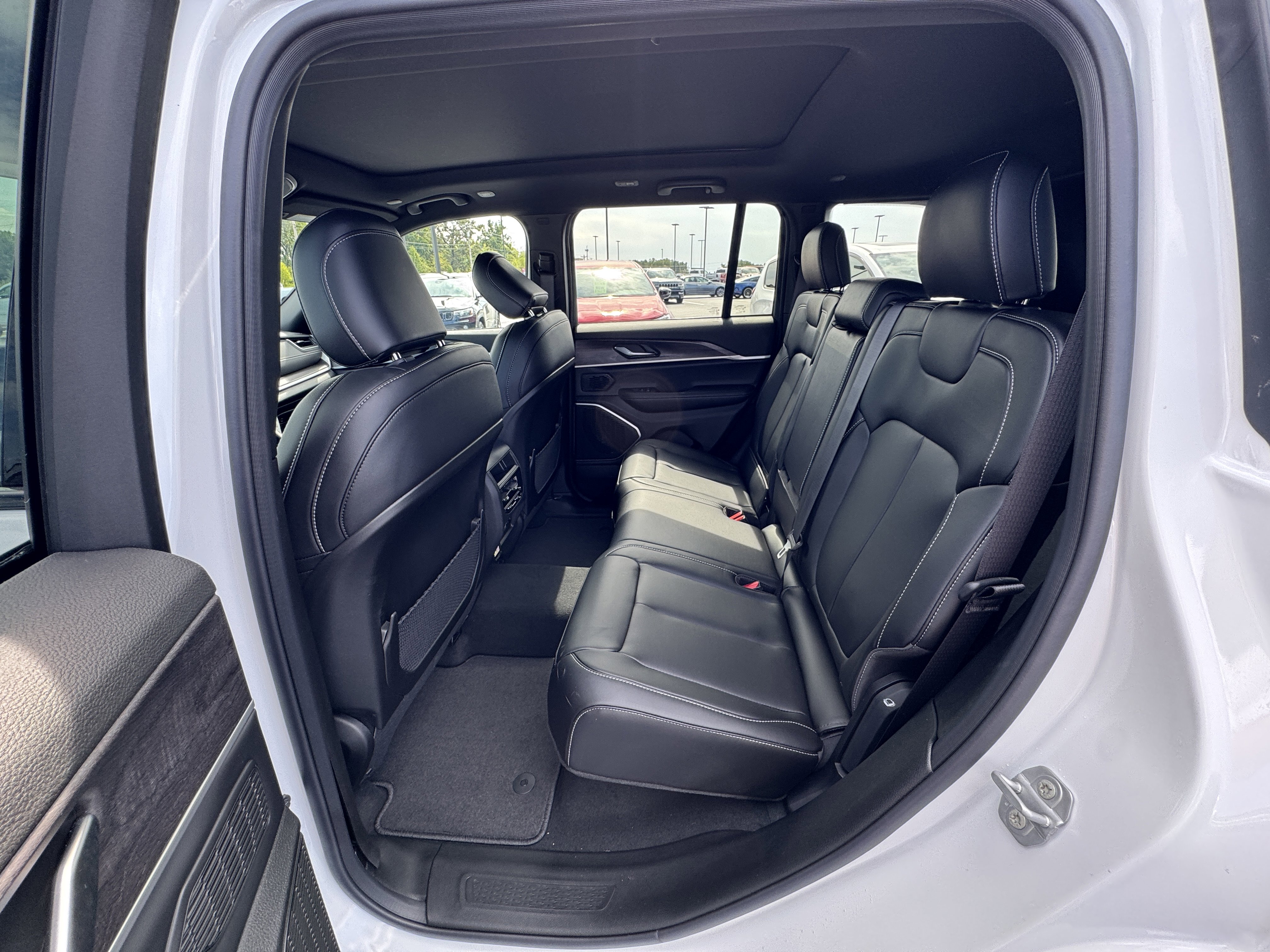 New 2025 Jeep Grand Cherokee Limited image 11