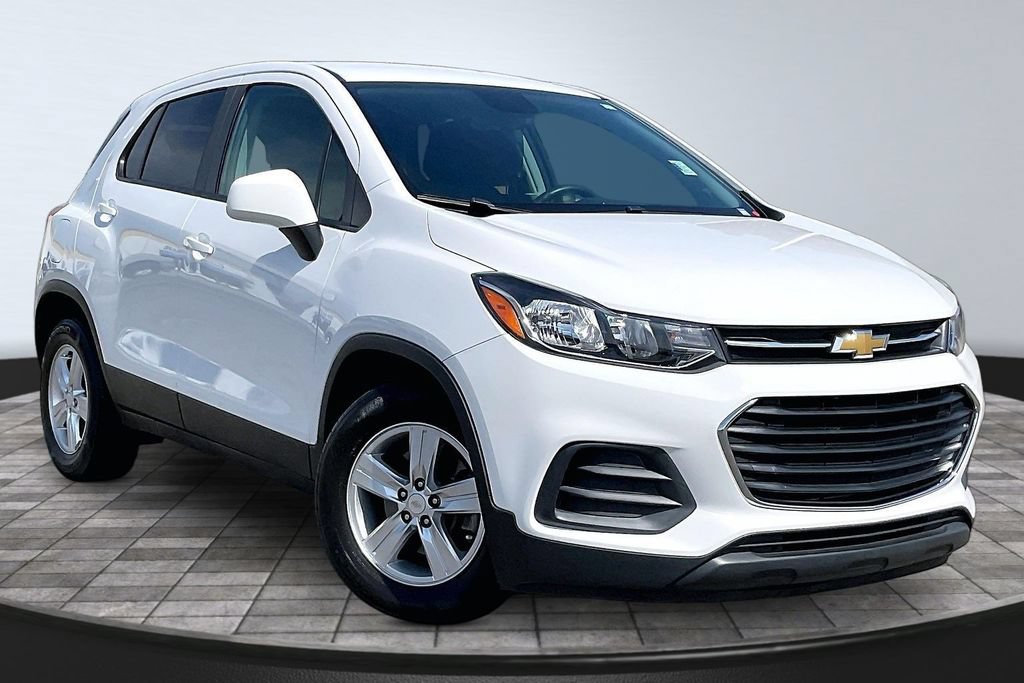 Used 2022 Chevrolet Trax LS w/ Tint and Cruise Package FWD image 12