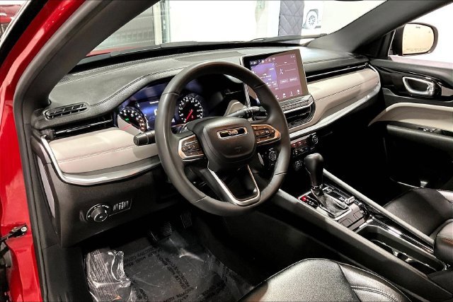 Used 2025 Jeep Compass Limited AWD/4WD image 22