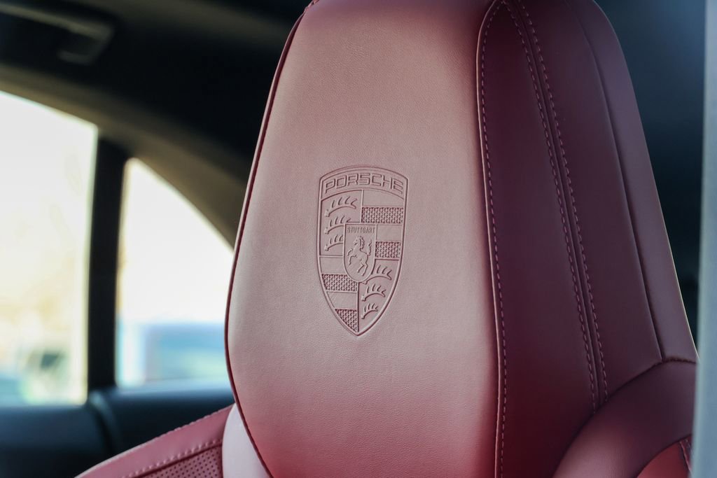 Certified 2025 Porsche Macan 4 Electric image 45