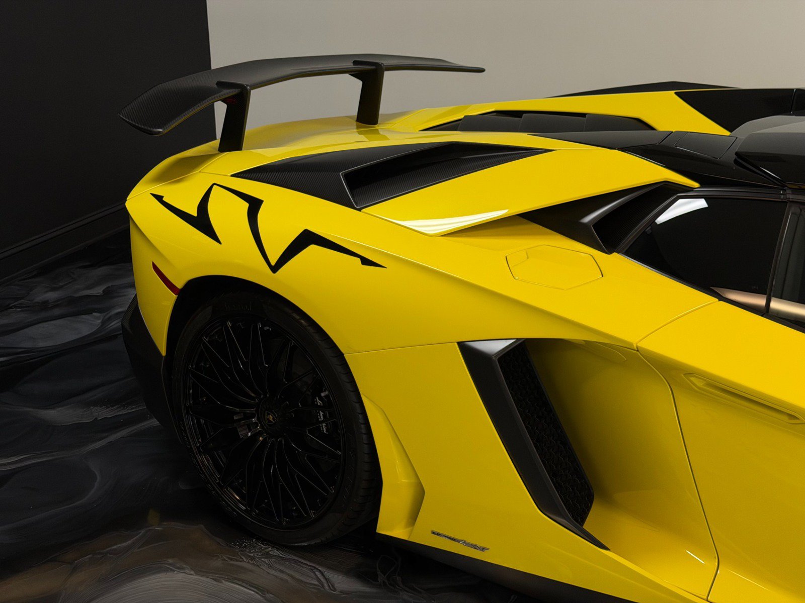Used 2017 Lamborghini Aventador LP 750-4 Superveloce AWD/4WD image 3