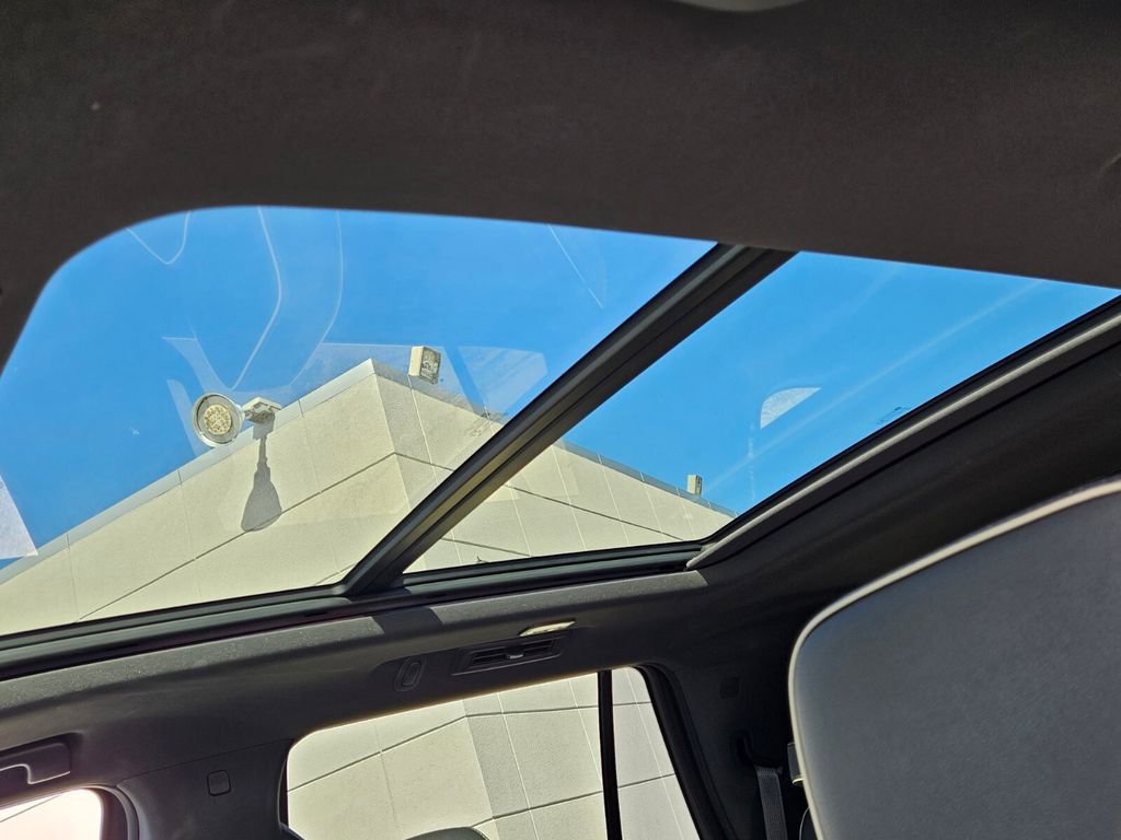 Used 2021 GMC Yukon SLT w/ SLT Premium Package image 3