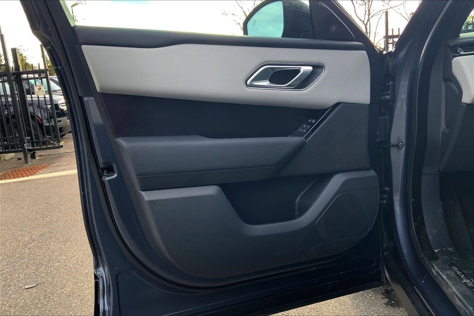 Used 2026 Land Rover Range Rover Velar Dynamic SE AWD/4WD image 21