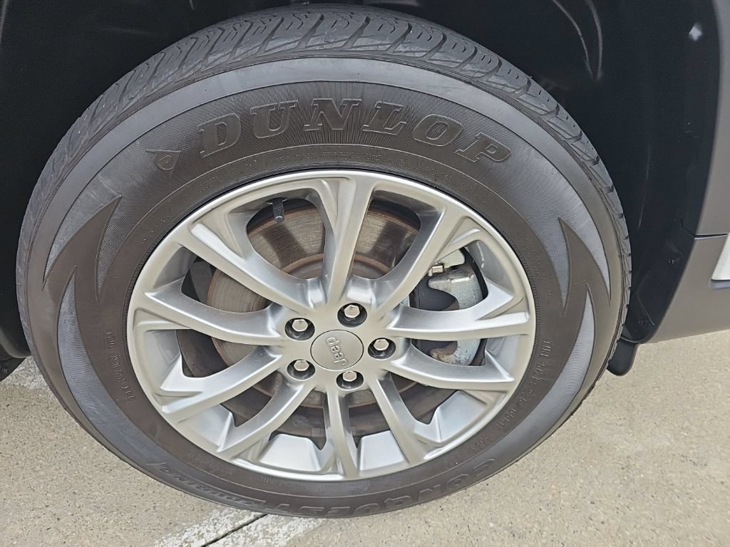 Certified 2021 Jeep Cherokee Latitude Lux AWD/4WD image 2
