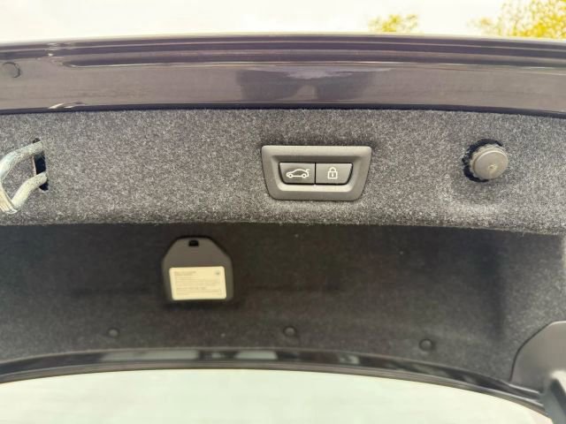 Used 2018 BMW 540i xDrive w/ M Sport Package image 7