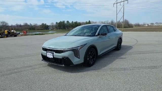 Used 2025 Kia K4 GT-Line Turbo image 3