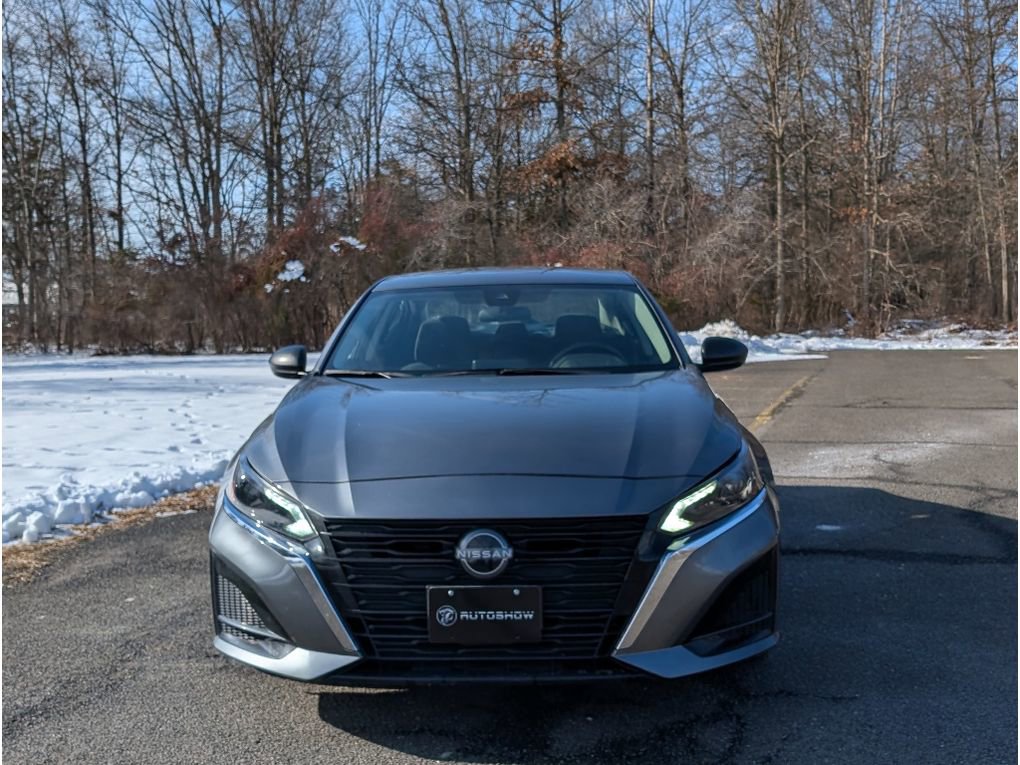 Used 2024 Nissan Altima 2.5 SV image 2