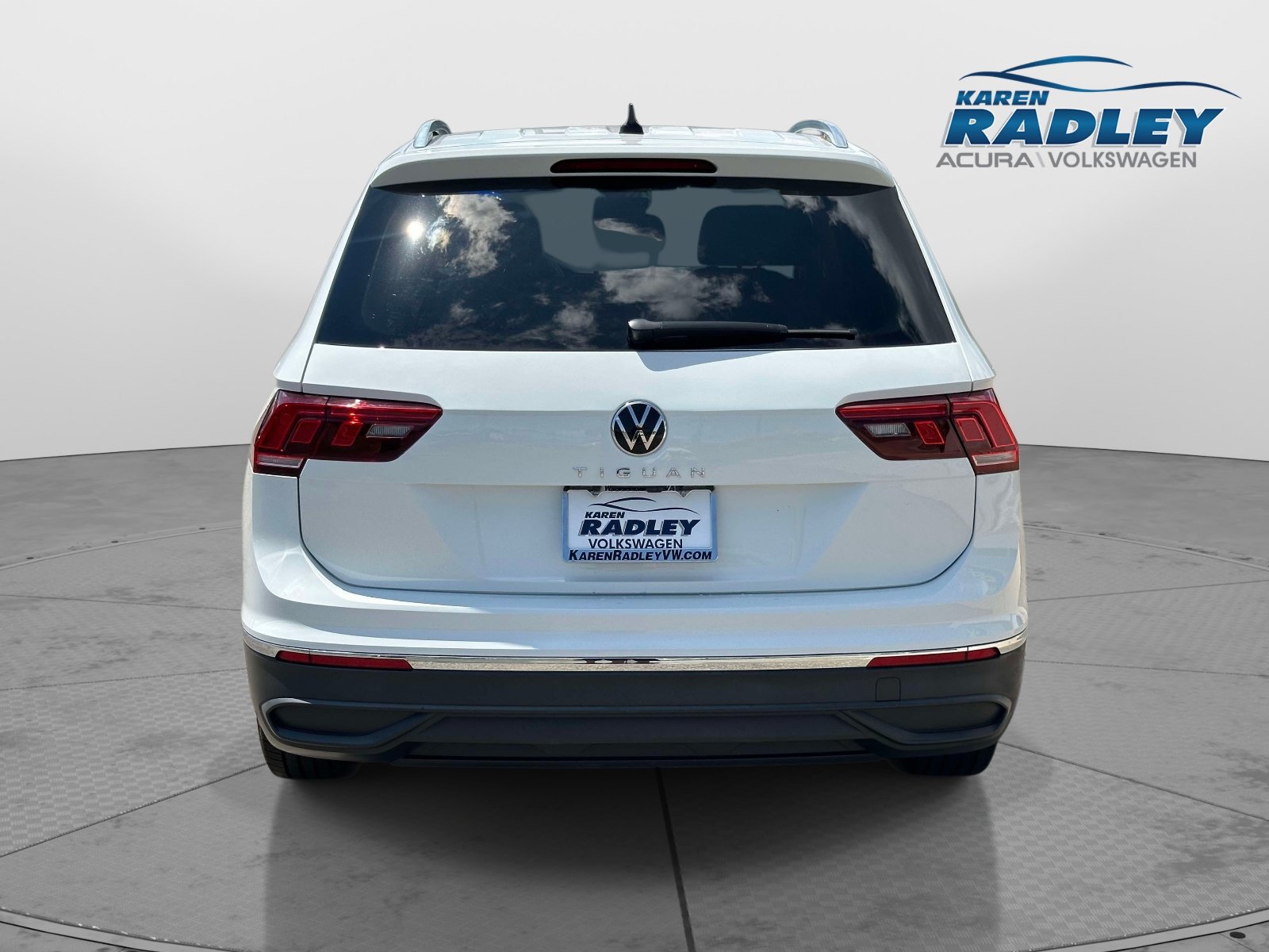 Certified 2022 Volkswagen Tiguan SE FWD image 3
