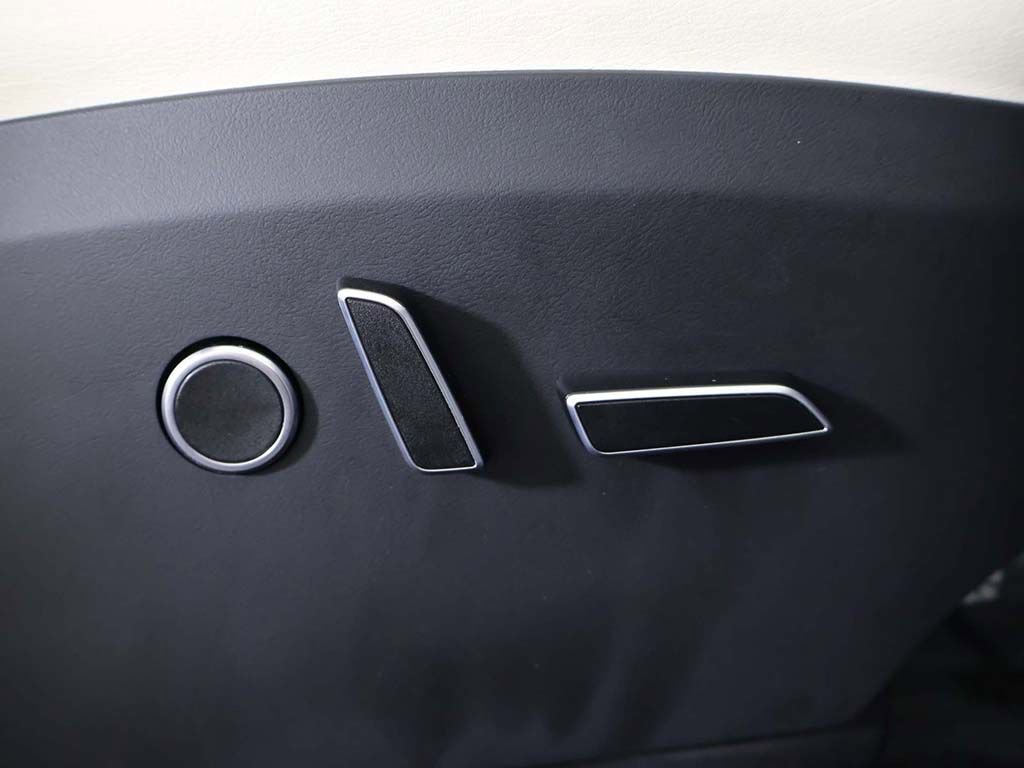 Used 2022 Tesla Model X Plaid image 34