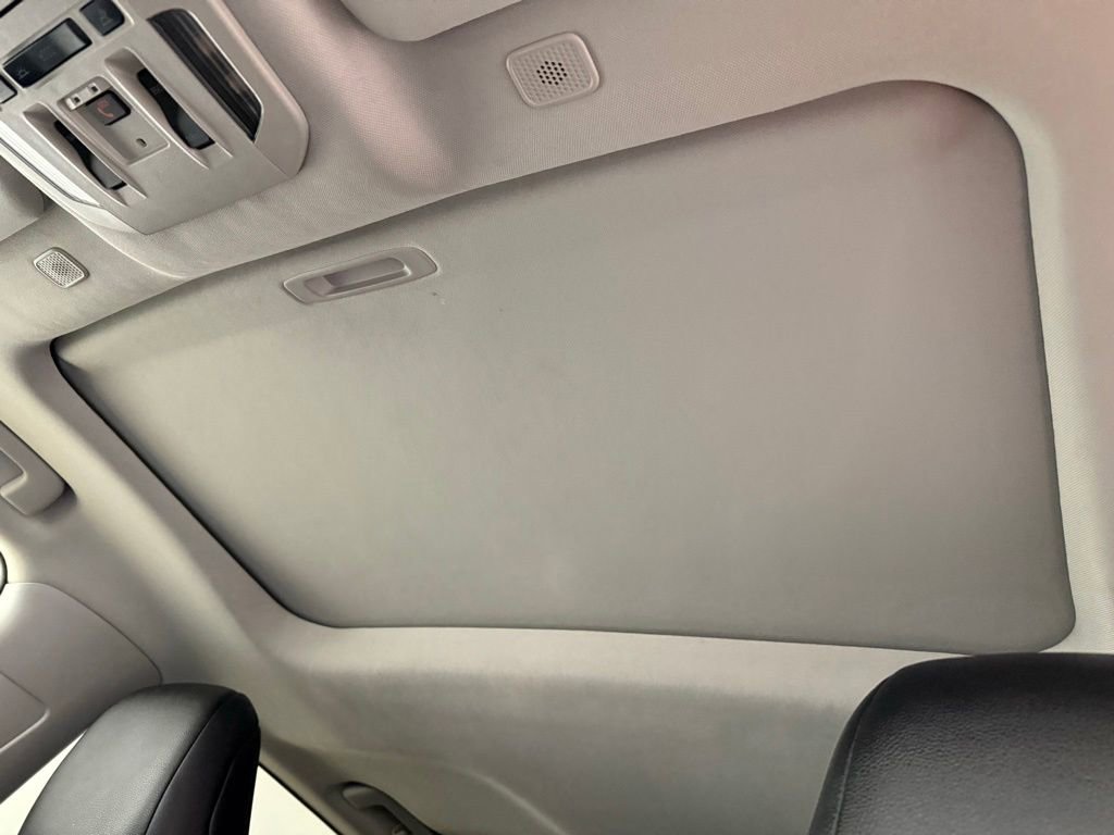 Certified 2024 Toyota Highlander XLE image 19