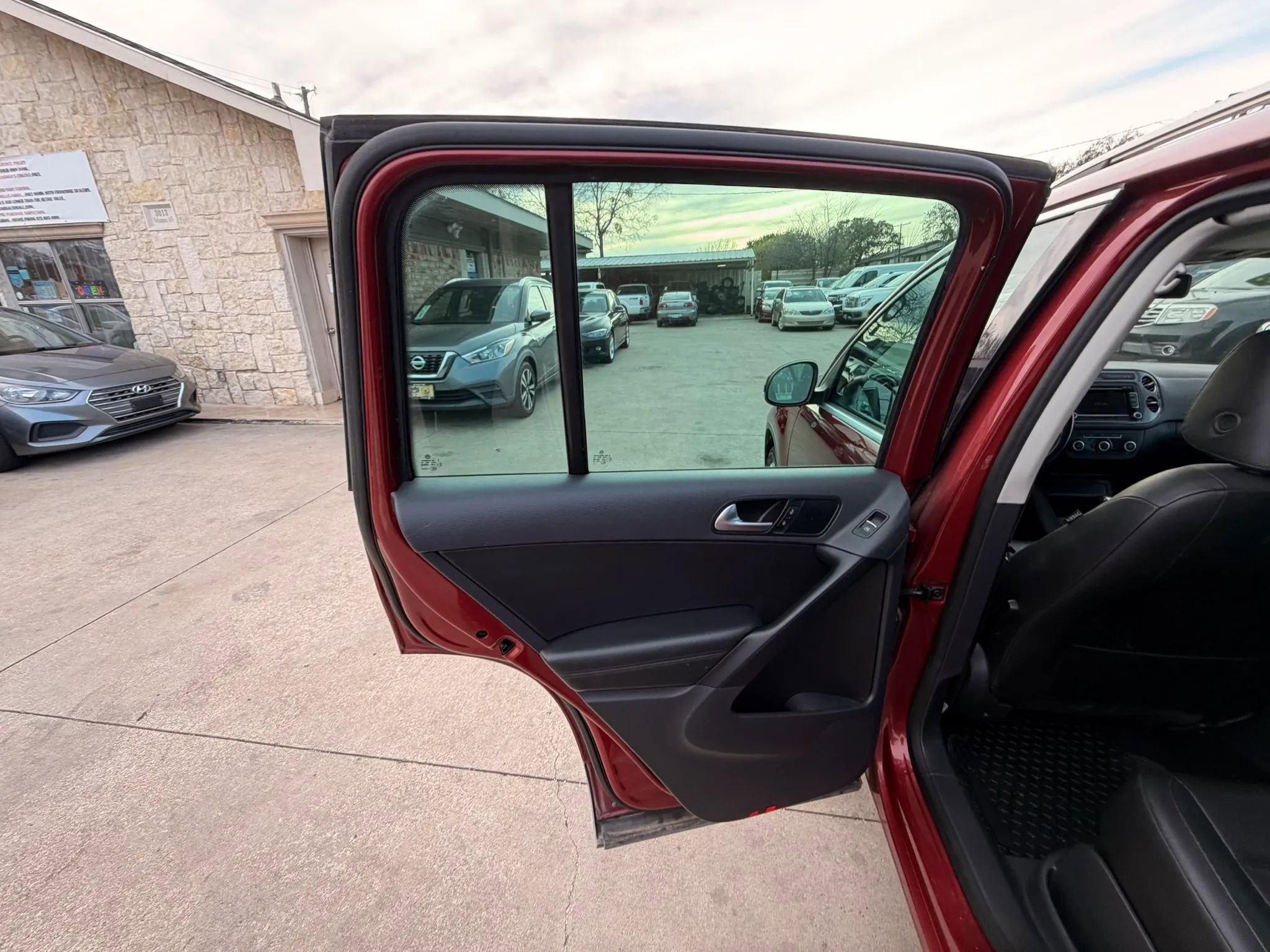 Used 2012 Volkswagen Tiguan S FWD image 21