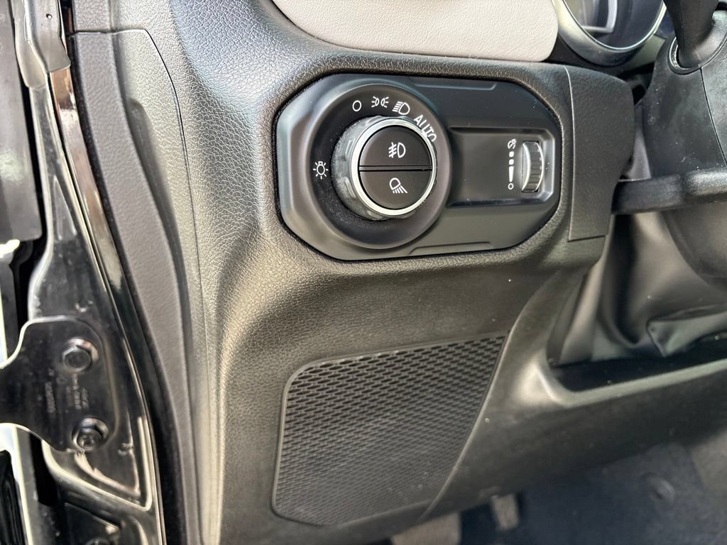 Used 2023 Jeep Gladiator Overland AWD/4WD image 12