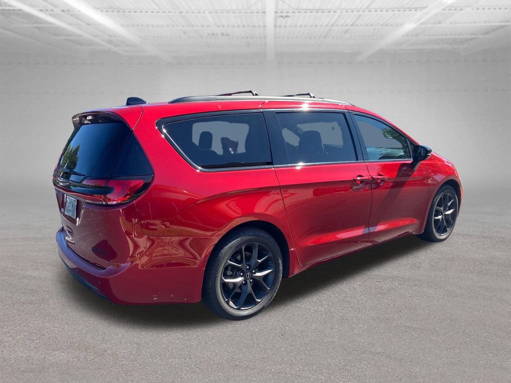 Used 2025 Chrysler Pacifica Limited FWD image 12