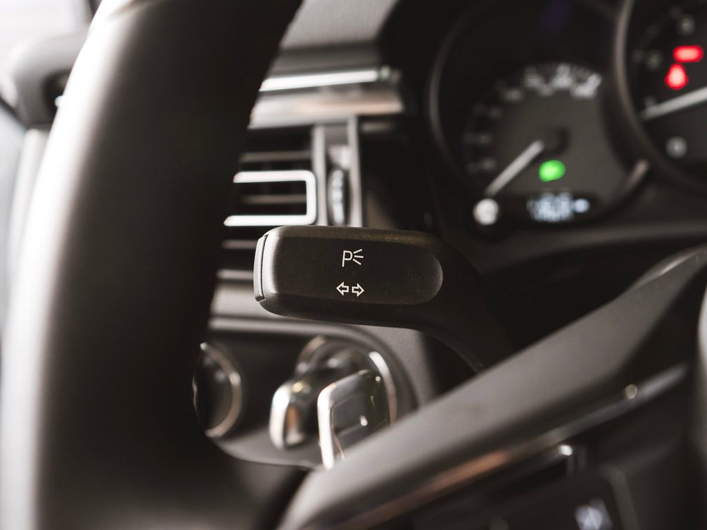 Used 2025 Porsche Macan image 19