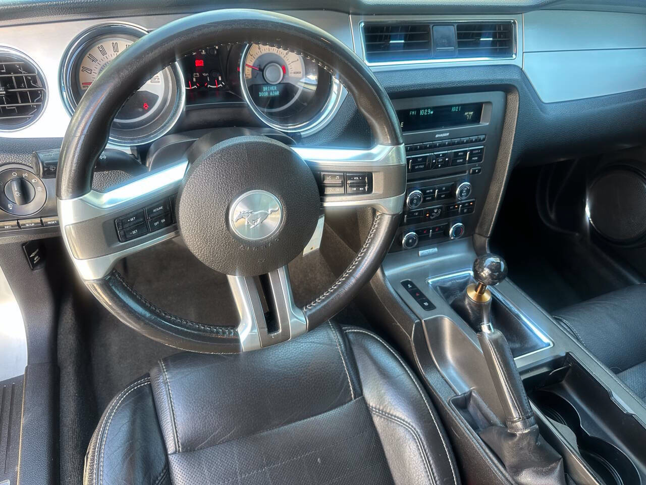Used 2012 Ford Mustang GT Premium w/ HID Headlamps & Security Pkg RWD image 13