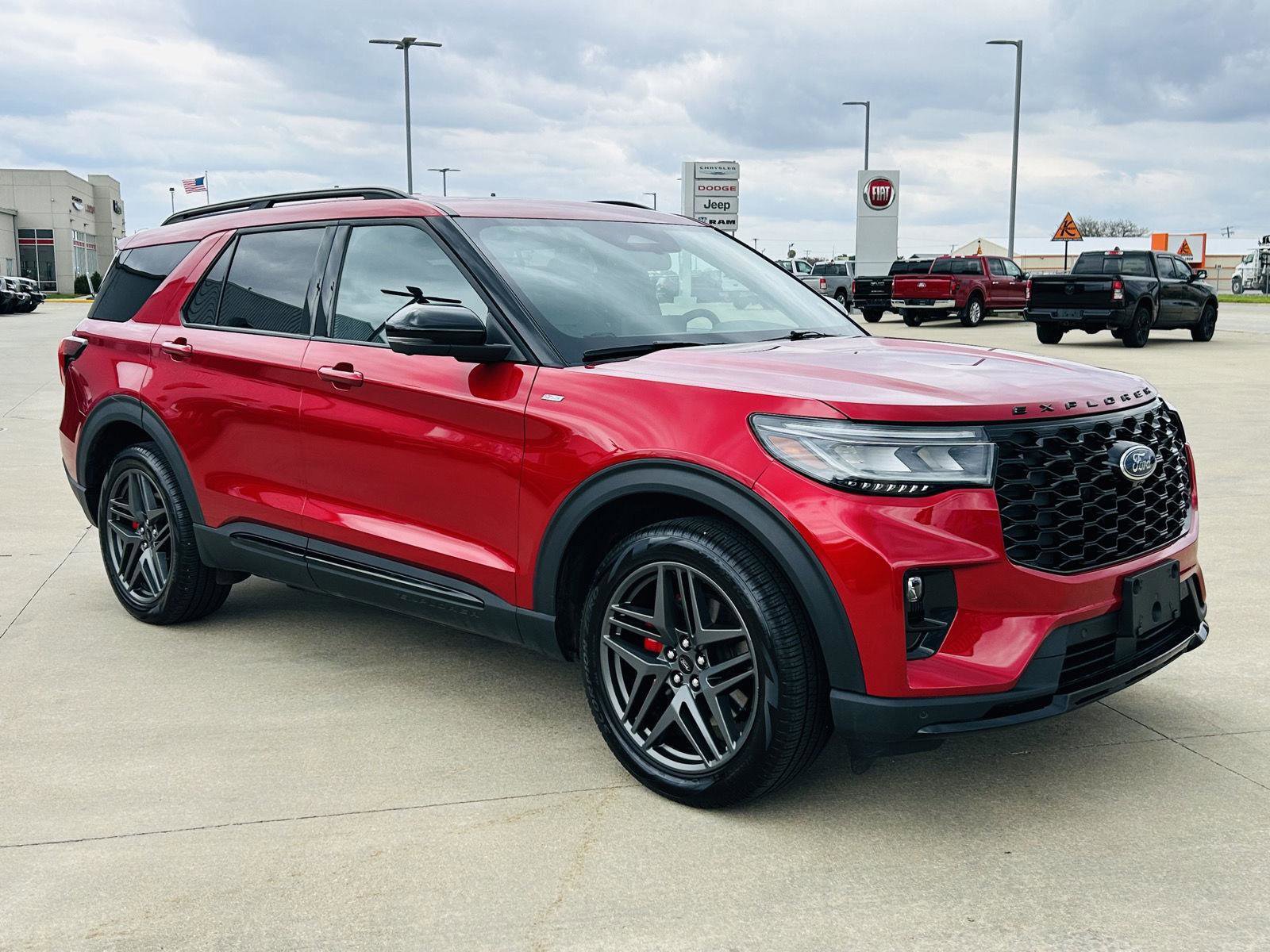 Used 2025 Ford Explorer ST-Line w/ Premium Package AWD/4WD image 2