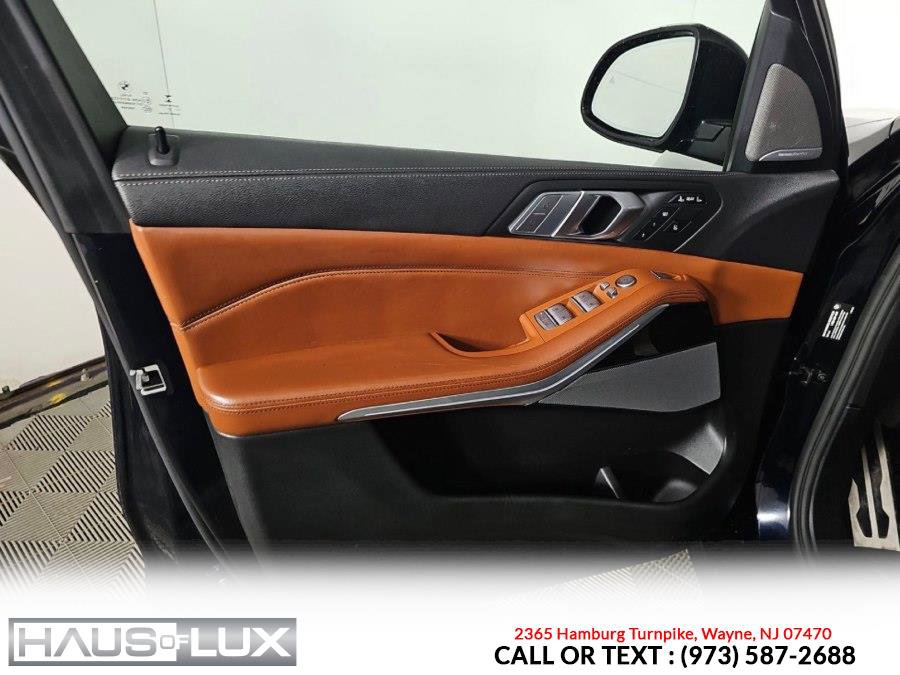 Used 2021 BMW X7 M50i w/ Executive Package image 7