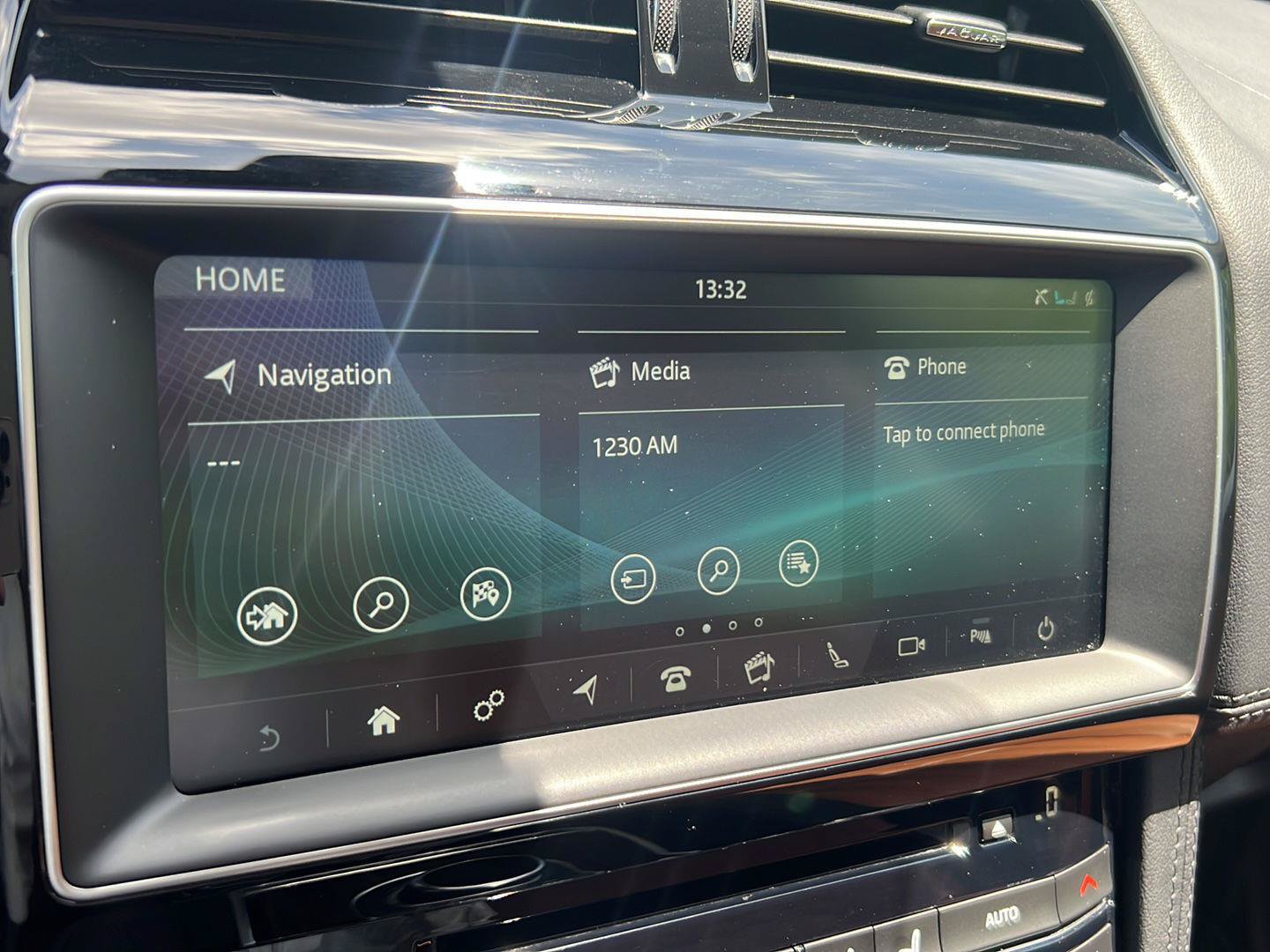 Used 2018 Jaguar F-PACE Portfolio AWD/4WD image 17