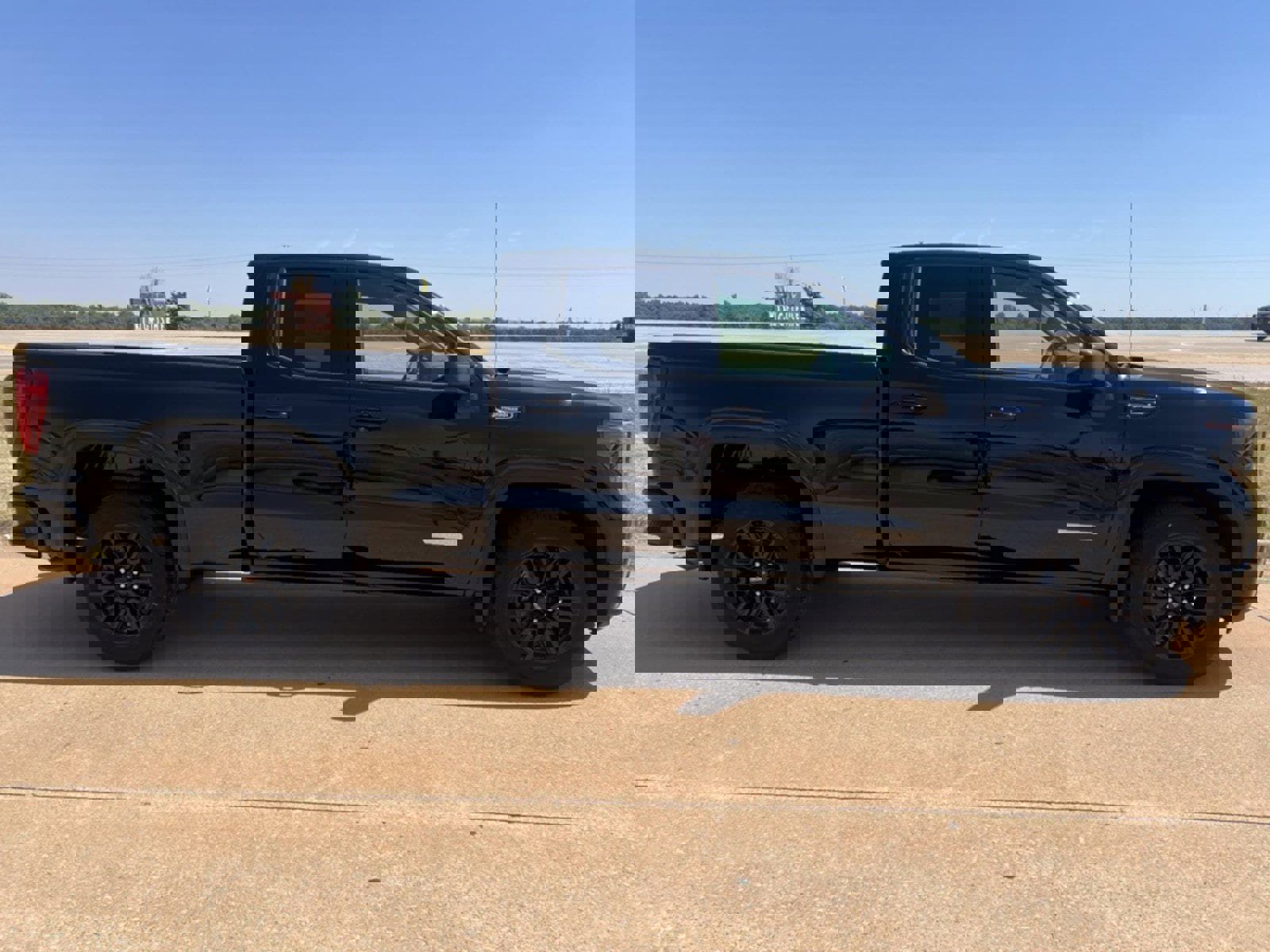 Used 2024 GMC Sierra 1500 Elevation image 2