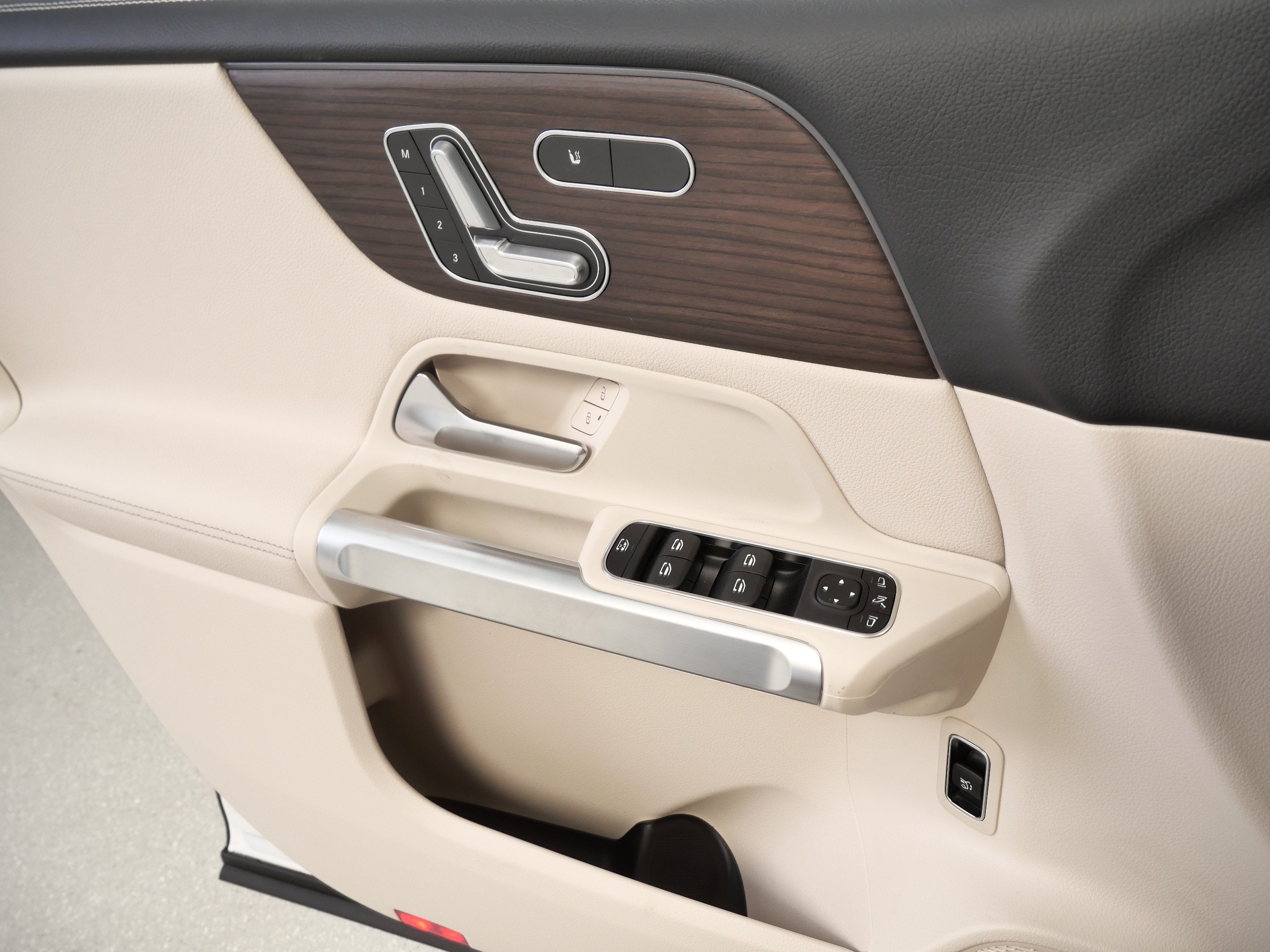 New 2026 Mercedes-Benz GLB 250 4MATIC image 18