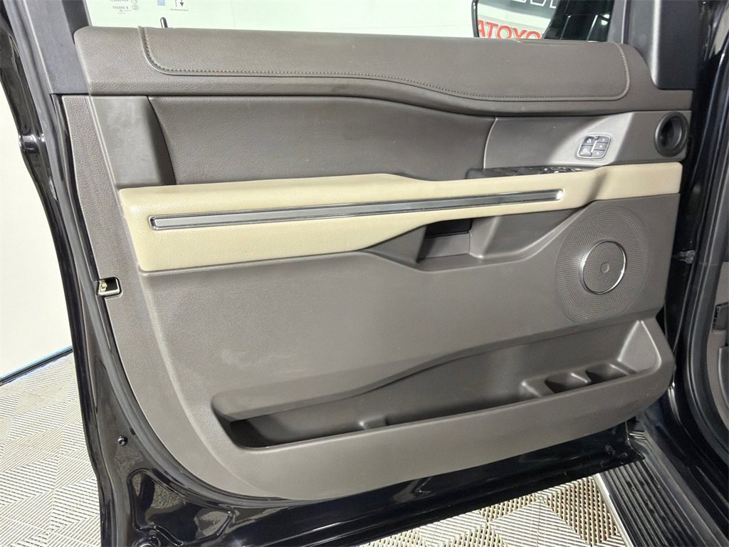 Used 2020 Ford Expedition XLT w/ Equipment Group 202A image 11