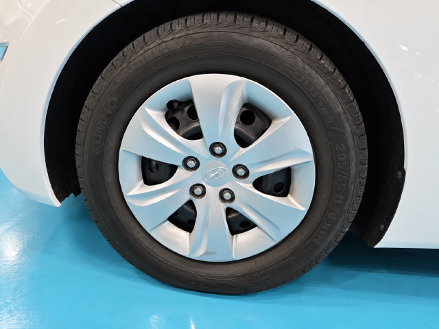 Used 2016 Hyundai Elantra SE FWD image 6