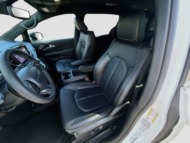 Used 2025 Chrysler Pacifica Select FWD image 22