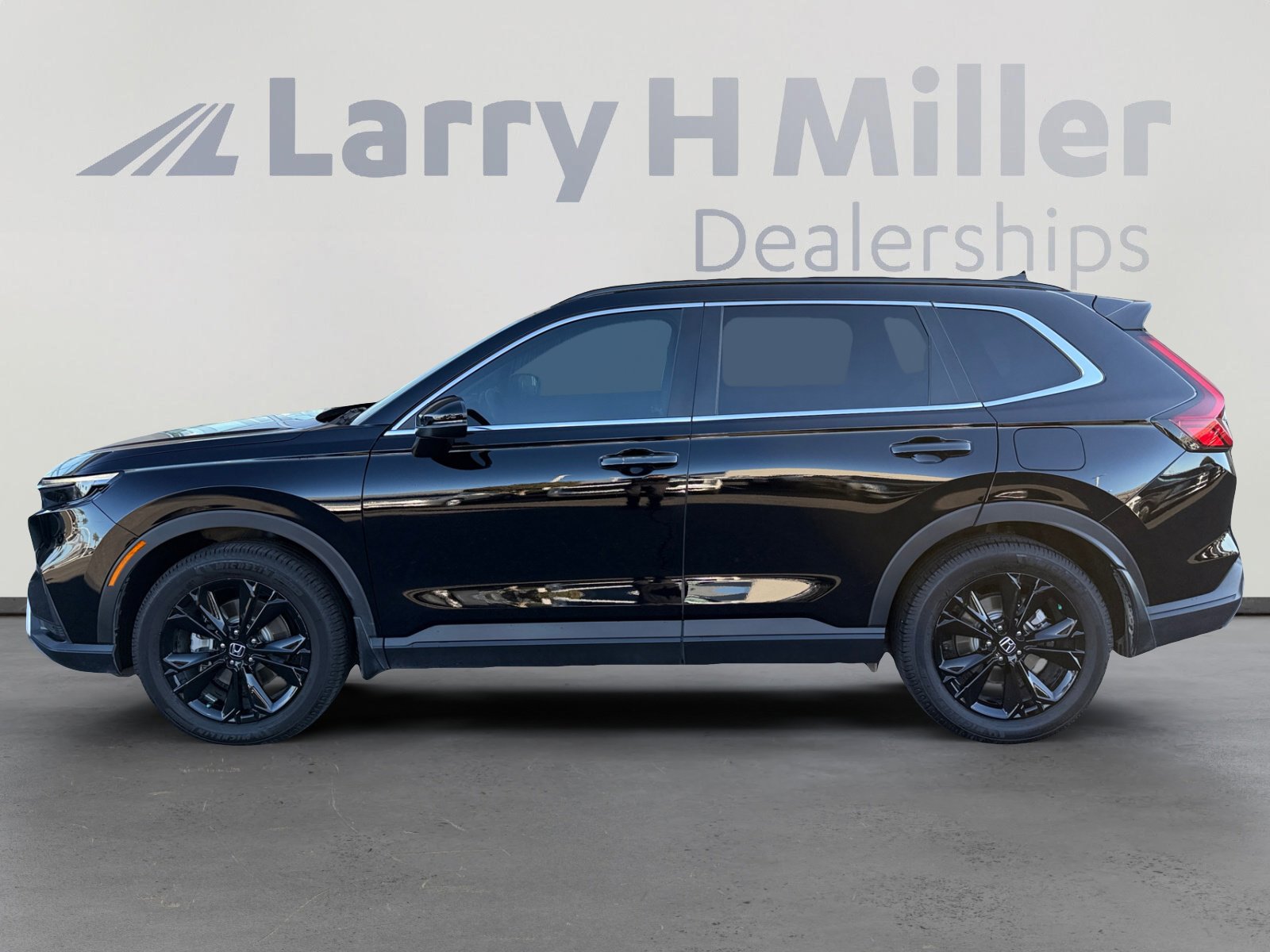 Used 2024 Honda CR-V Sport Touring image 2