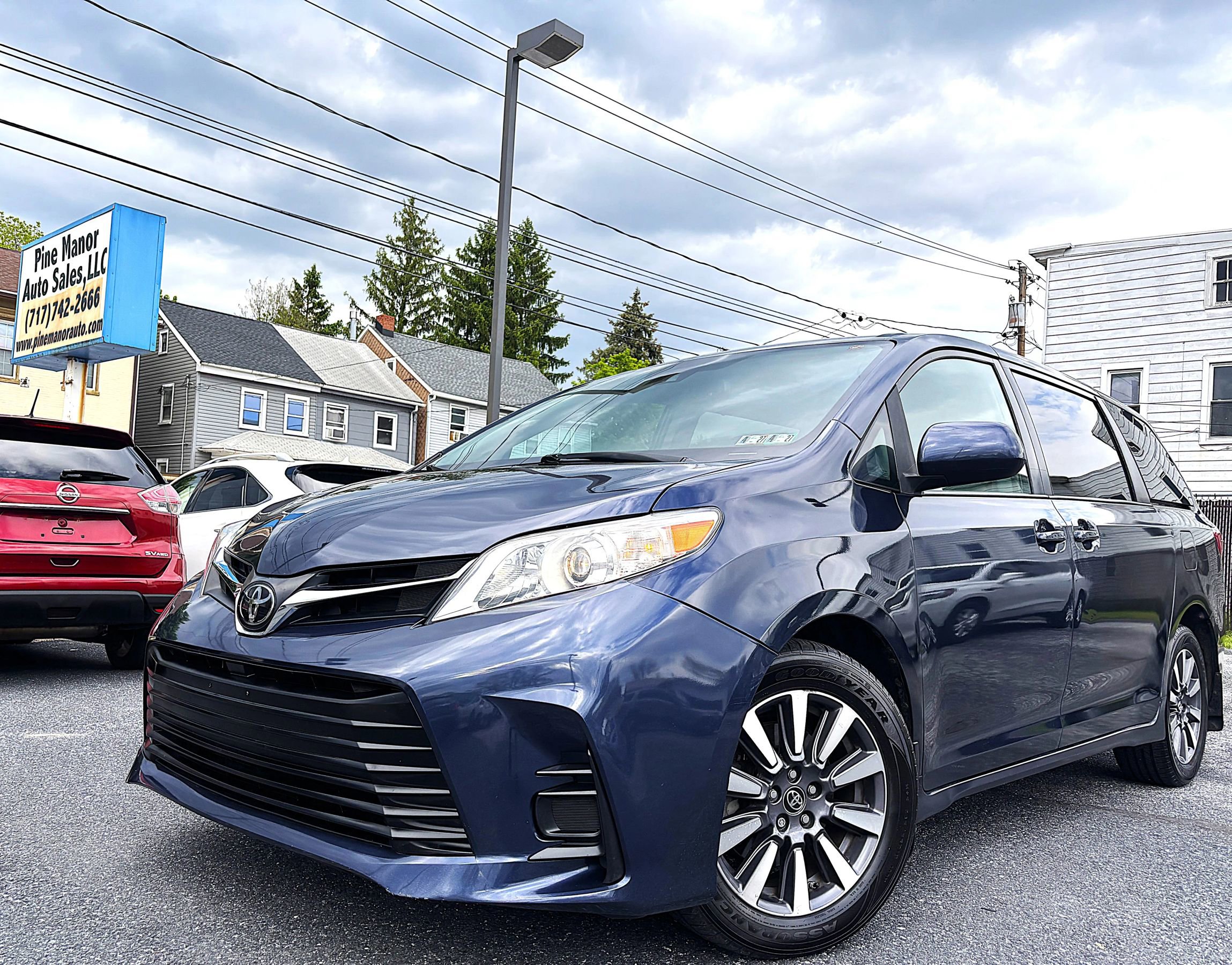 Used 2018 Toyota Sienna LE AWD/4WD image 1