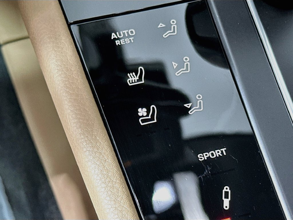 Certified 2026 Porsche Macan AWD/4WD image 23