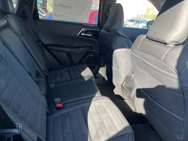 New 2025 Mitsubishi Outlander SE image 24
