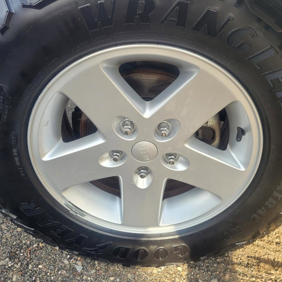 Used 2015 Jeep Wrangler Sport w/ Quick Order Package 24S AWD/4WD image 32