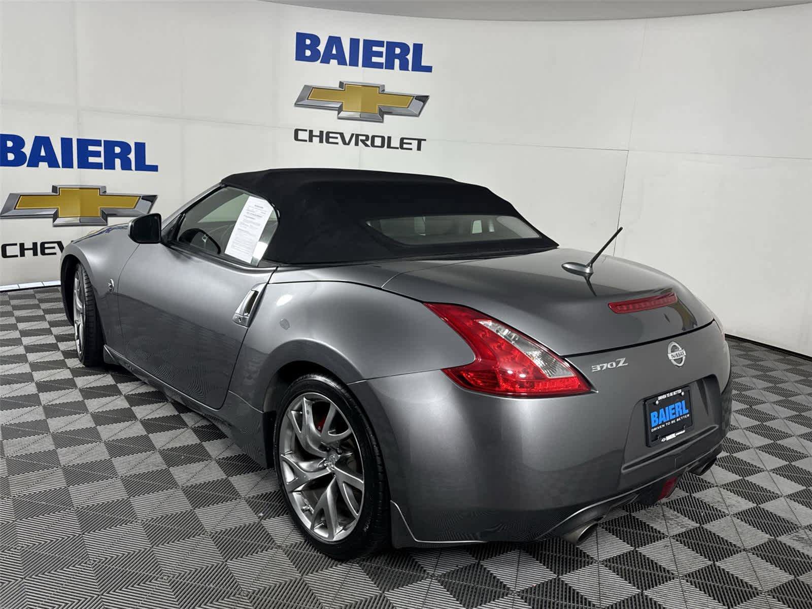 Used 2014 Nissan 370Z Touring w/ Sport Package RWD image 3