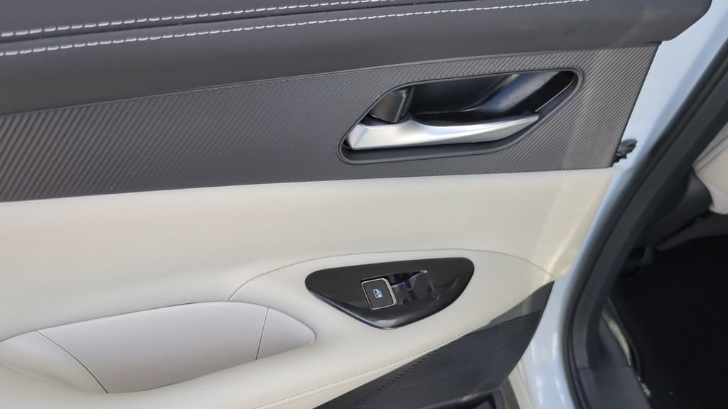 Used 2025 Nissan Murano SL AWD/4WD image 16